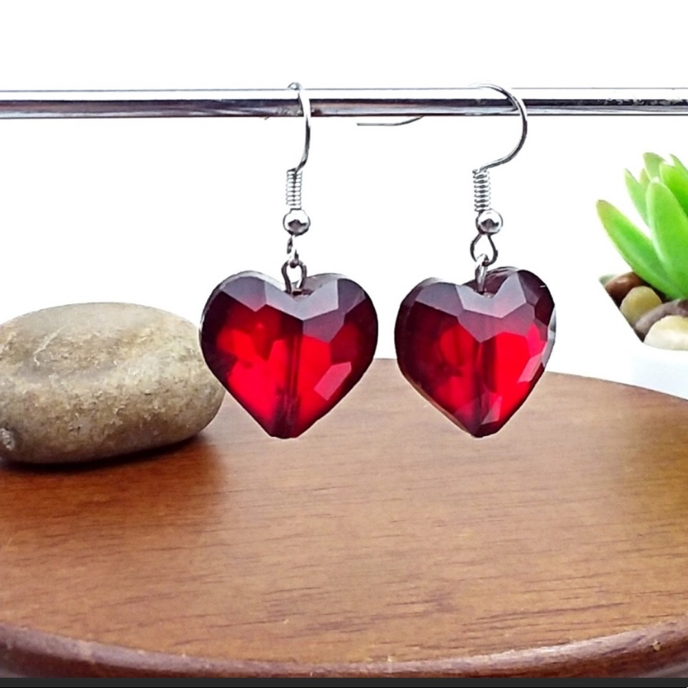 ❤️Red Glass Bead Heart Earrings❤️